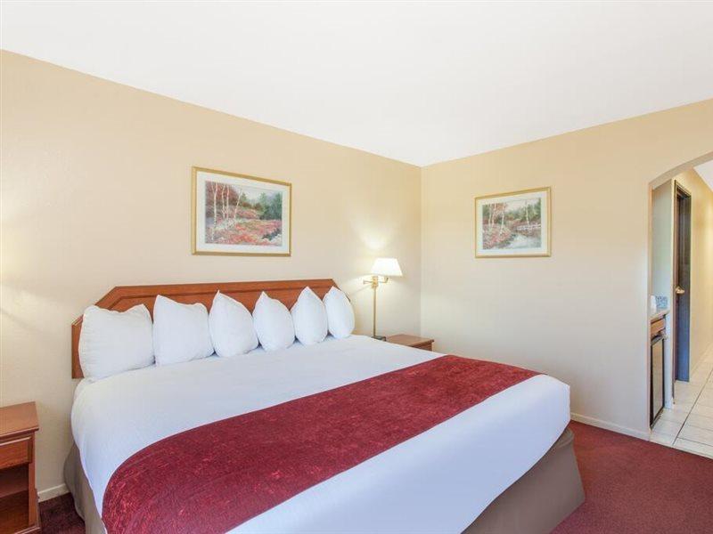 فندق Ramada By Wyndham Fresno Northwest المظهر الخارجي الصورة