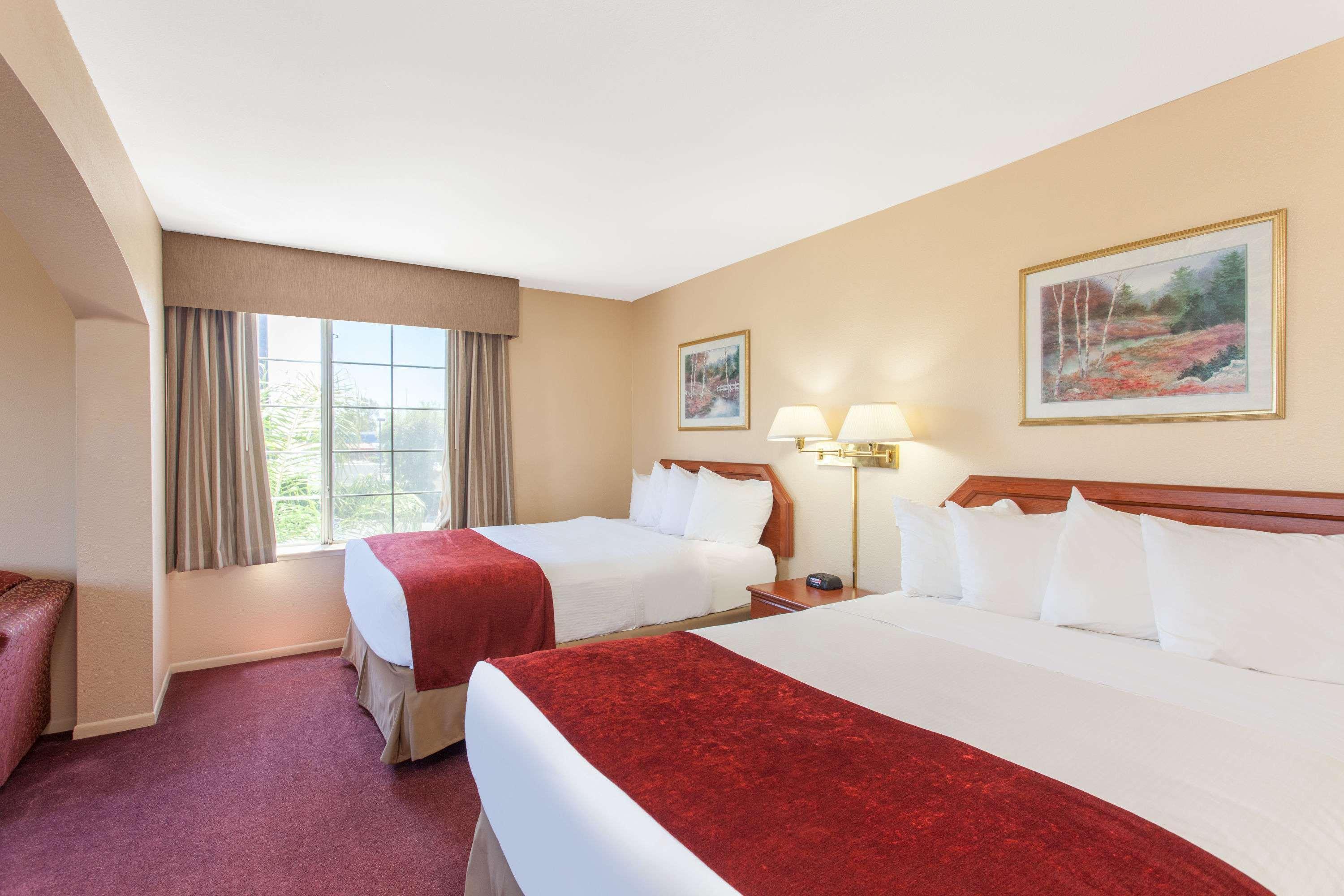 فندق Ramada By Wyndham Fresno Northwest المظهر الخارجي الصورة